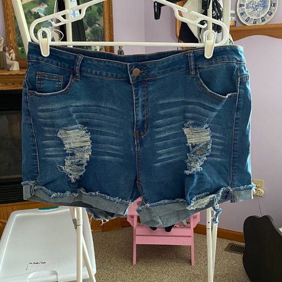 Distressed Jean Shorts Size 2XL - Picture 3 of 5